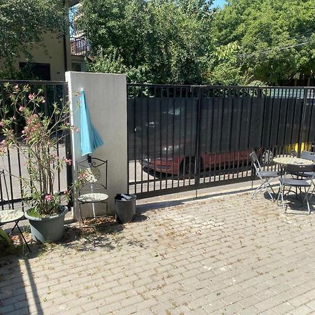 Lovely Apartment In Villa In Bucureşti Exterior foto